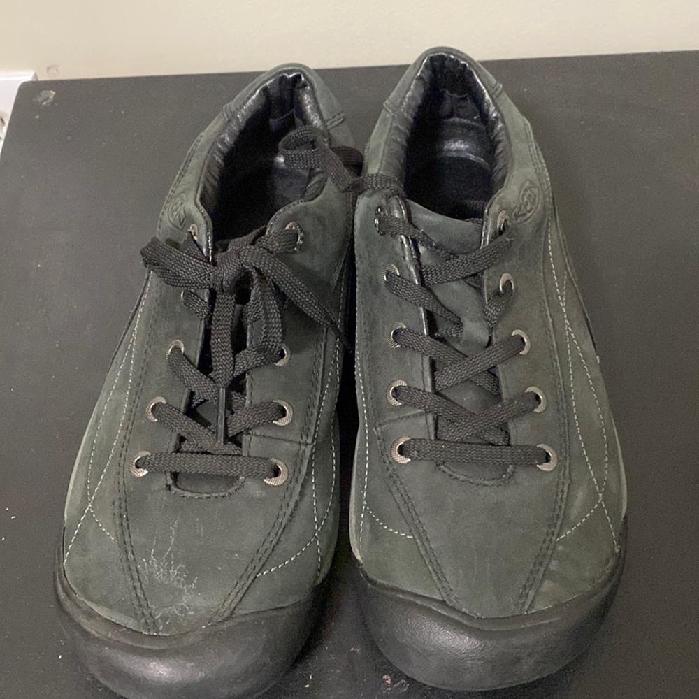 Keen black shoes